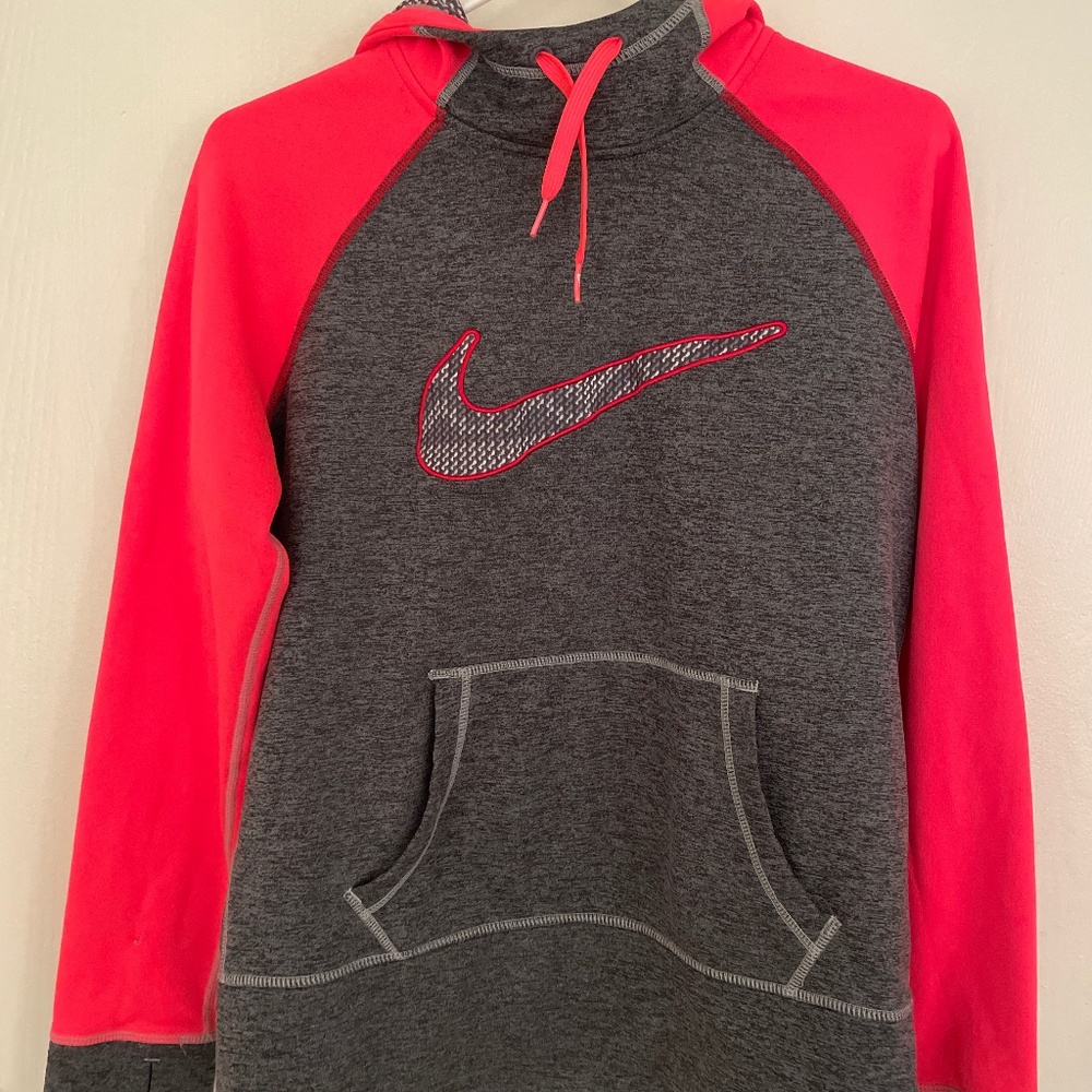 Nike Therma Fit Hoodie Size M